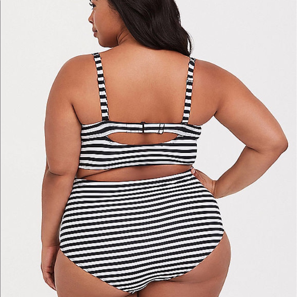 Nwt Torrid Black White Bikini Top - Picture 2 of 4